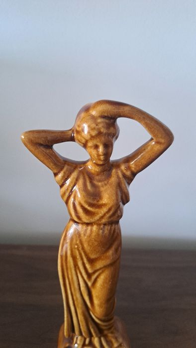 66-C Figurka Wenus Ćmielów?