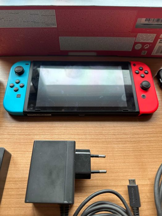 Nintendo Switch (modelo original) + 8 jogos – impecável e completa!