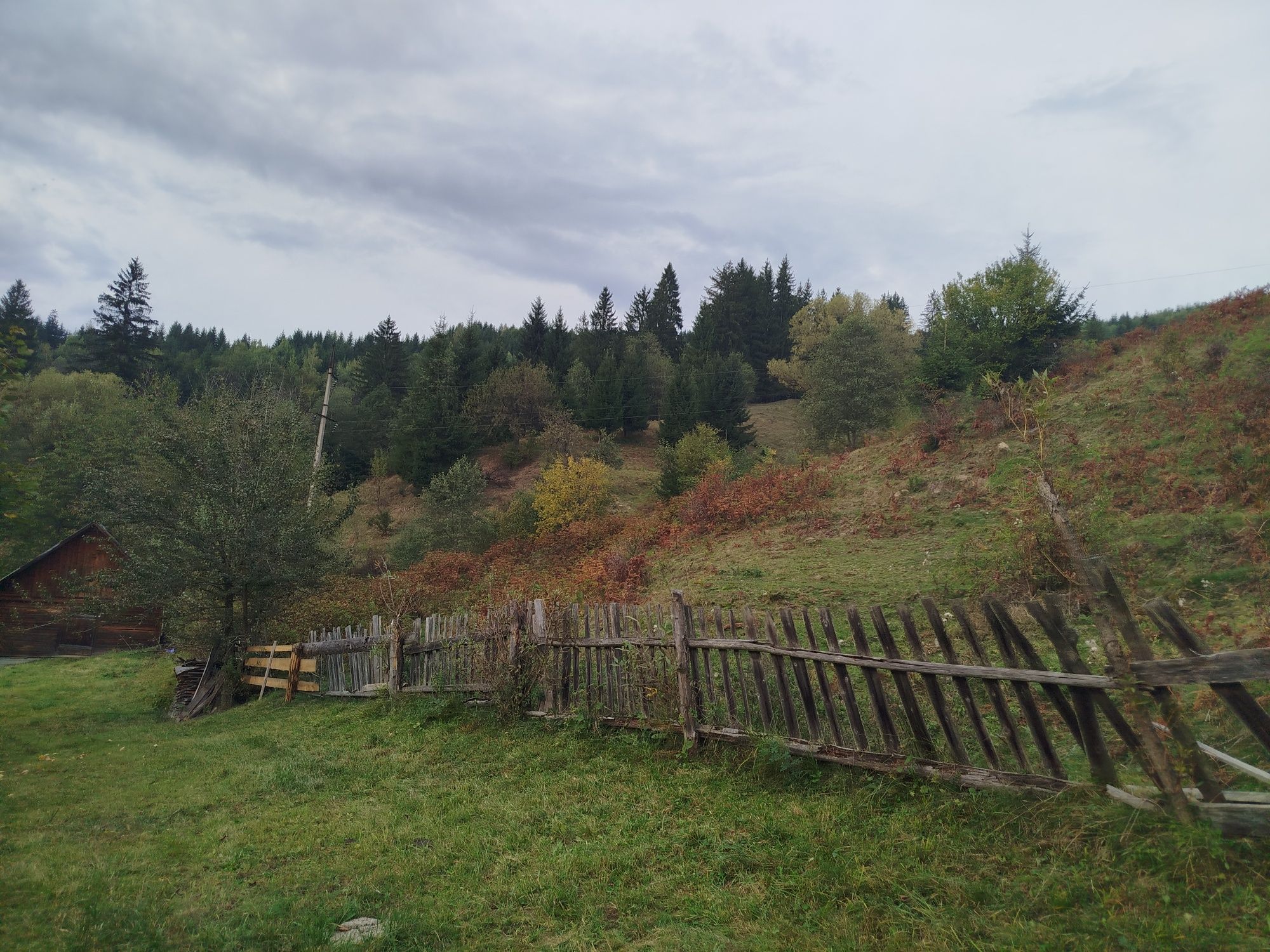 Будинок, земля, житло в Карпатах, гори