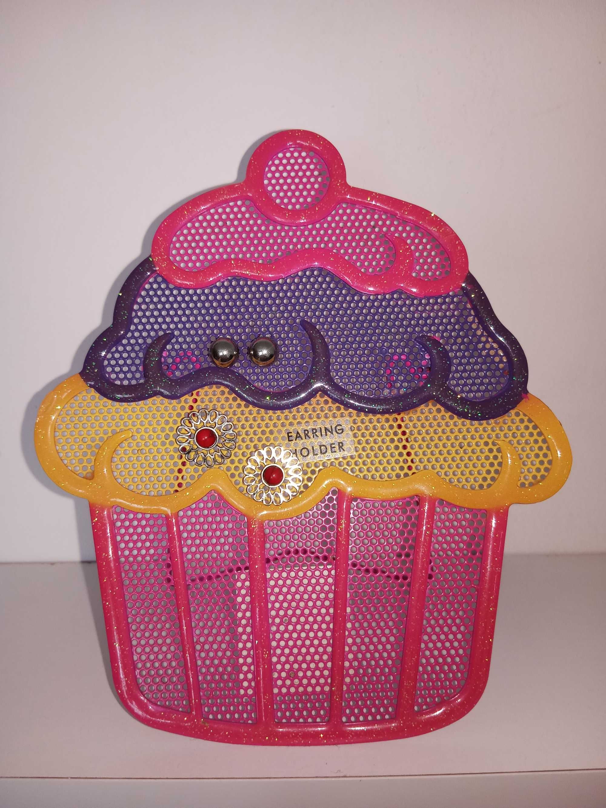 Exibidor de brincos em forma Cupcake.