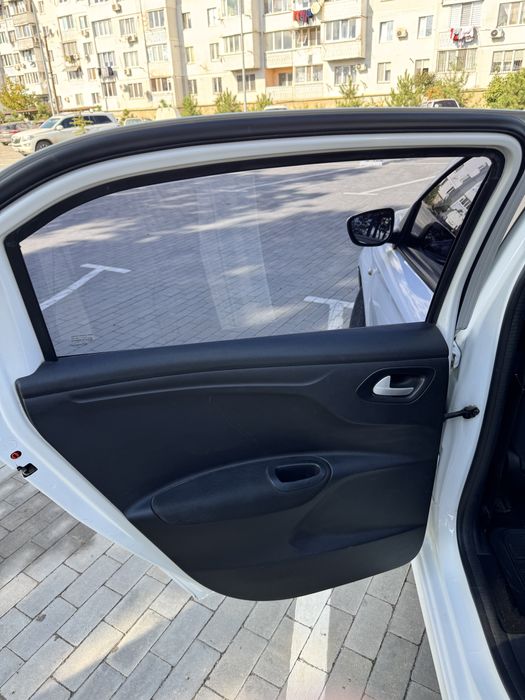 Продам Citroen C Elysee 1.2 2019 рік в гарному стані