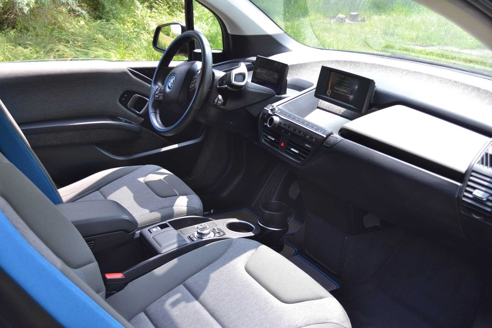 Електричний автомобіль БМВ I3