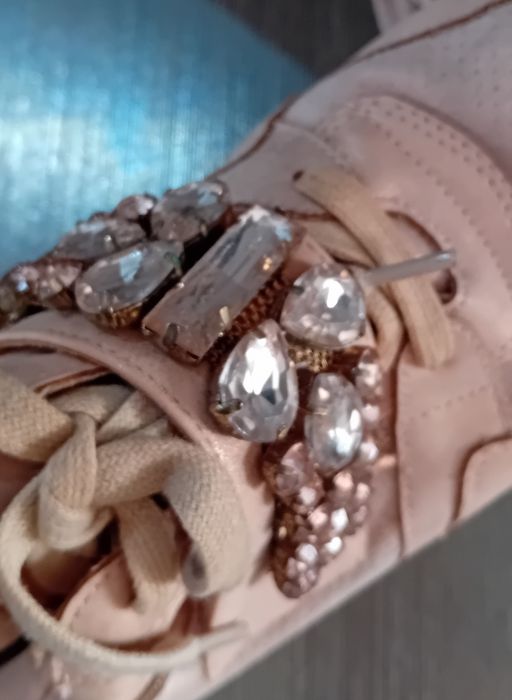 Vendo sapatilhas como novas.37.38.