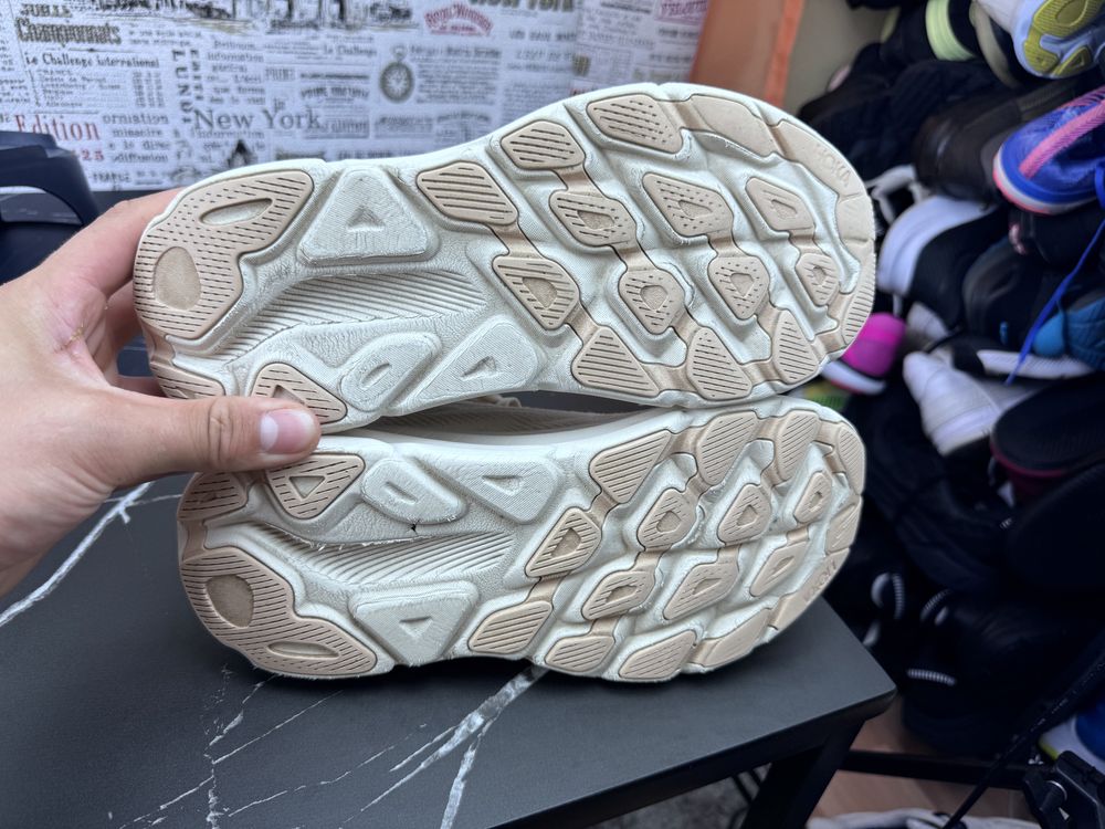 Оригінал Розмір 40 Кросівки Hoka One One Clifton 9 Взуття