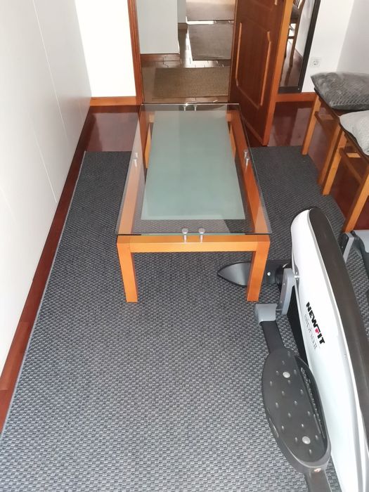 Mesa de centro com vidro