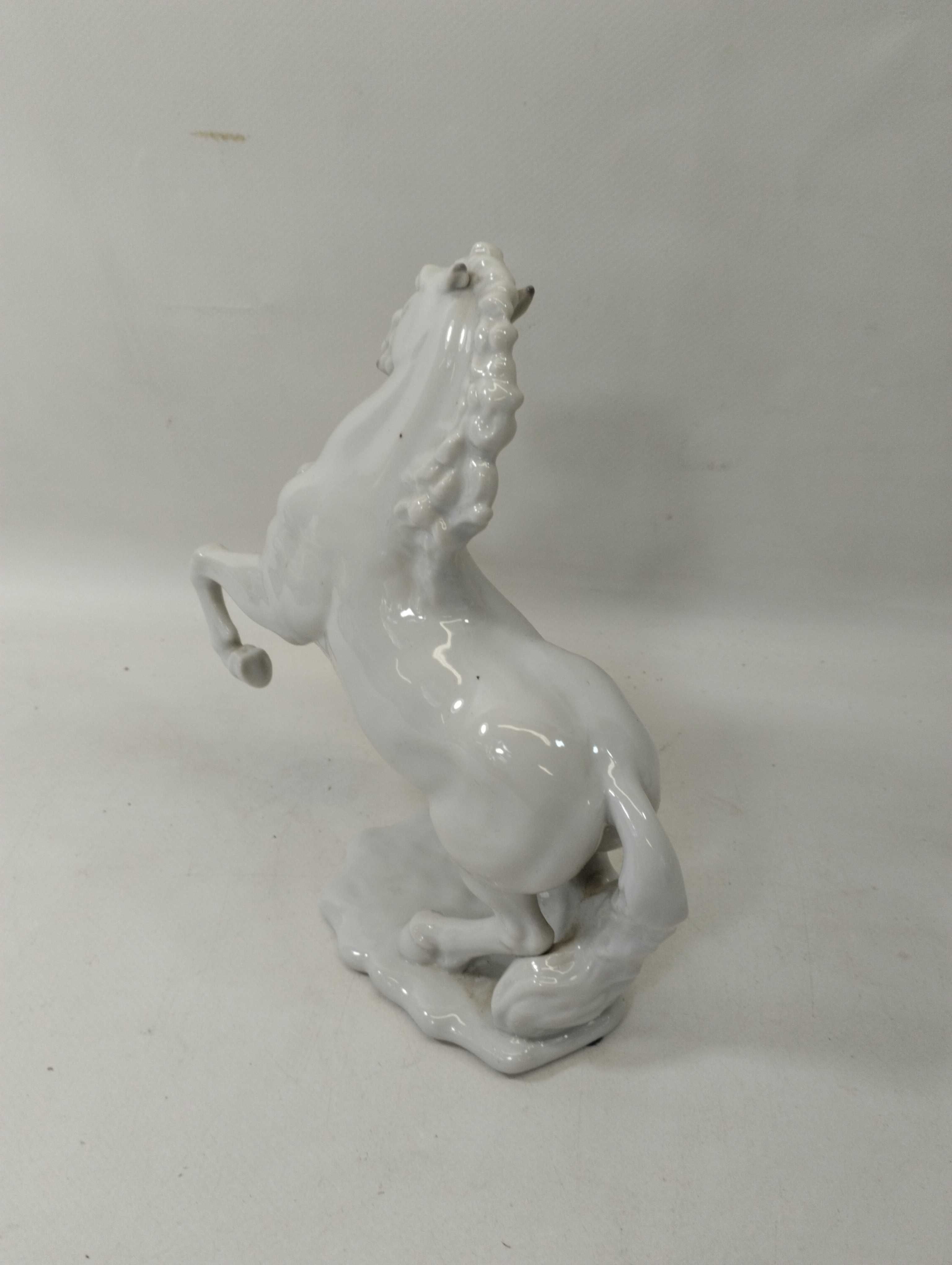 Figura Porcelanowa Konia