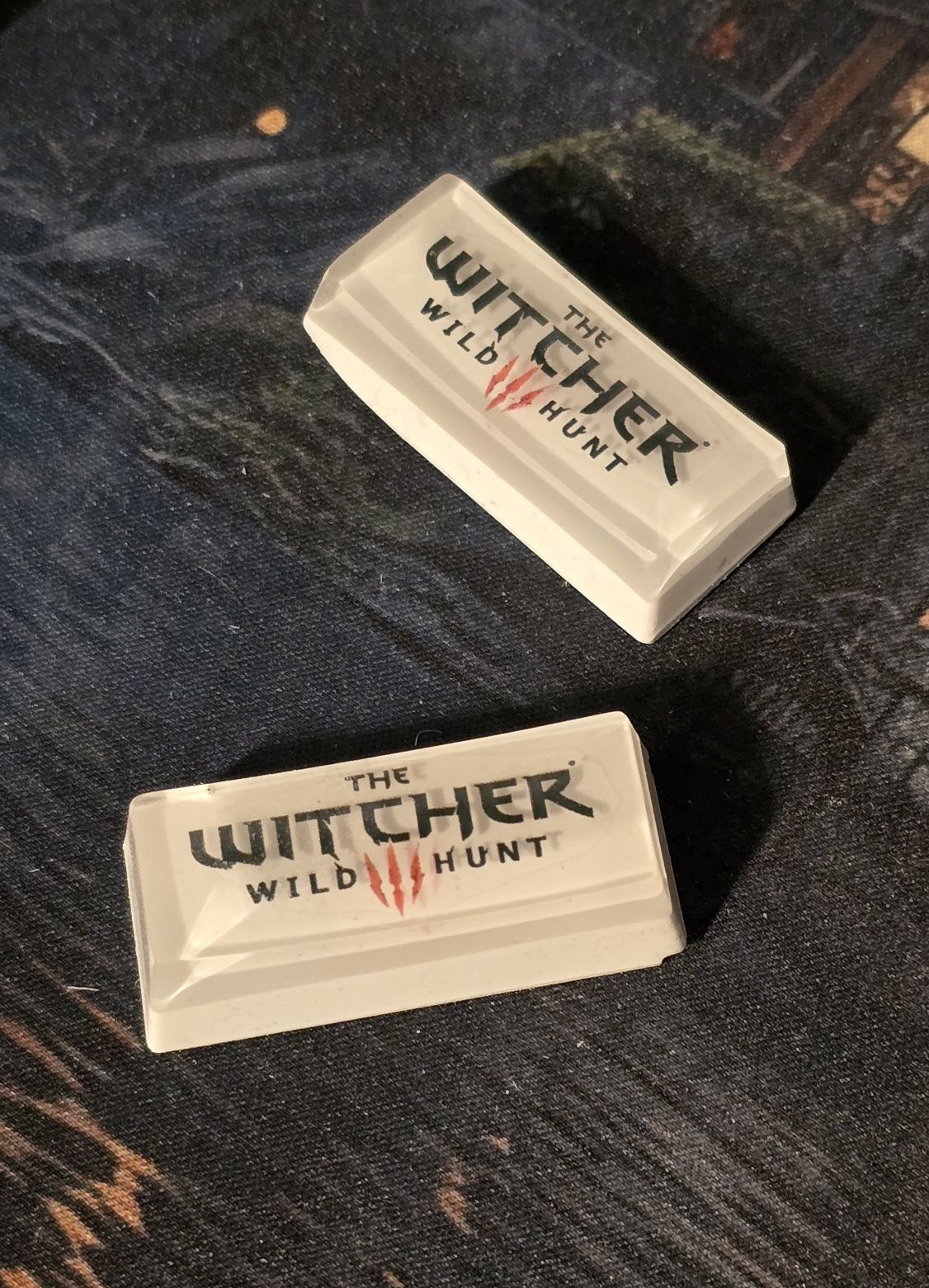 2 klawisze Wiedźmin / keycapy