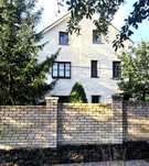 Продам дом в п. Коротич в 10 км. от метро Холодная Гора