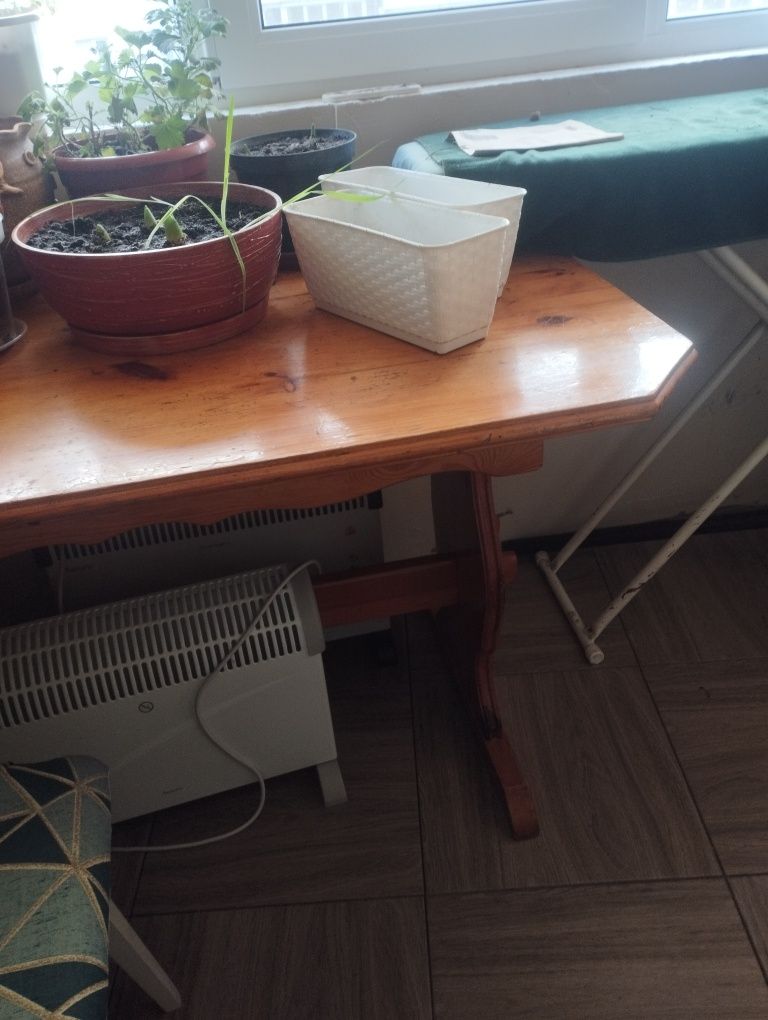 Куток стіл та стільці  з натурального дерева куток на кухню вітальню