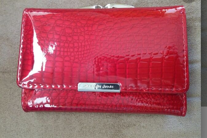 Nieużywany czerwony lakierowany portfel damski Jennifer Jones