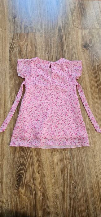 Sukienka w drobne kwiatki