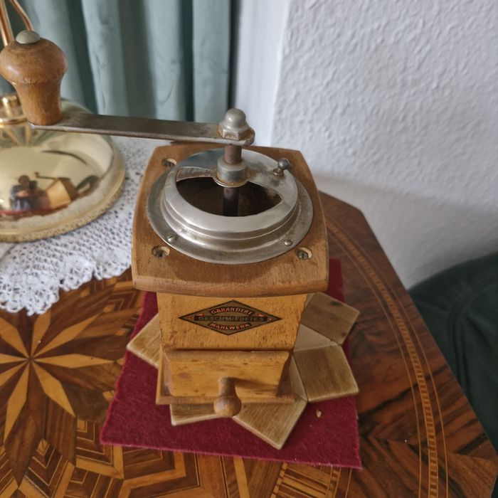 Młynek do kawy antyk