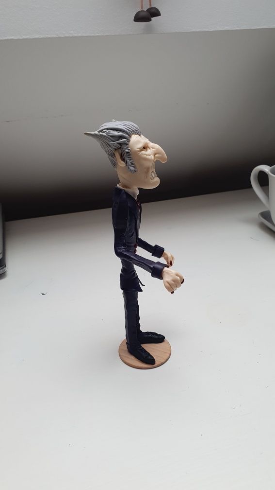 Wampir figurka z modeliny