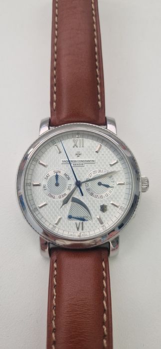 Zegarek mechaniczny z rezrwą chodu.