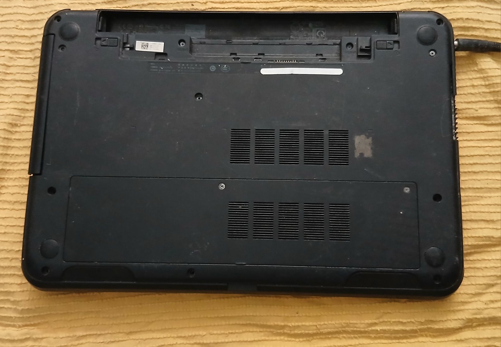 Portatil Dell para Arranjo ou peças não da sinal sem Carregador