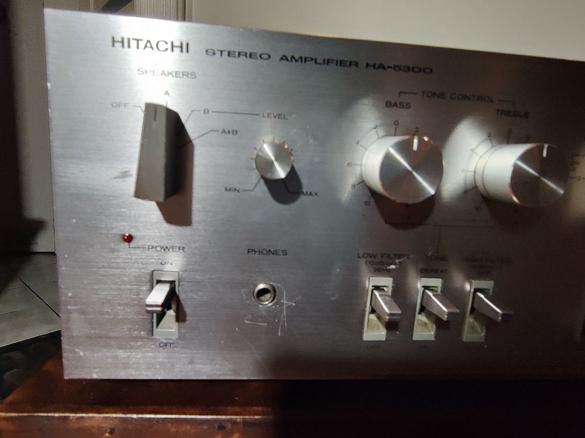 Wzmacniacz Hitachi HA-5300