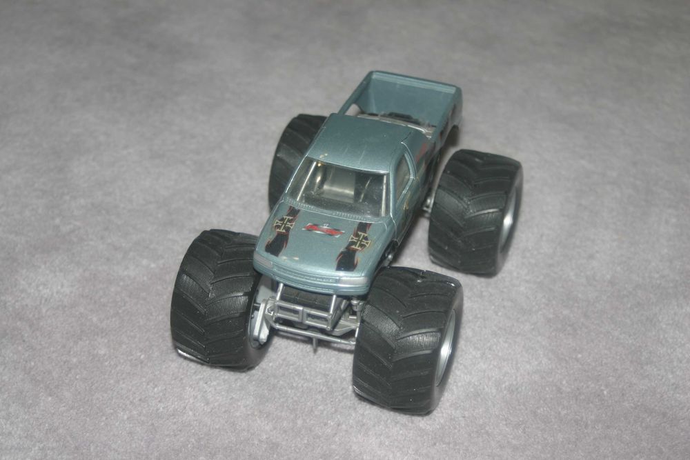 1:24   Hot Wheels Monster Truck Triple H WWE 2004
