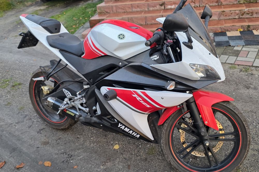 Yamaha YZF R125  akrapovic