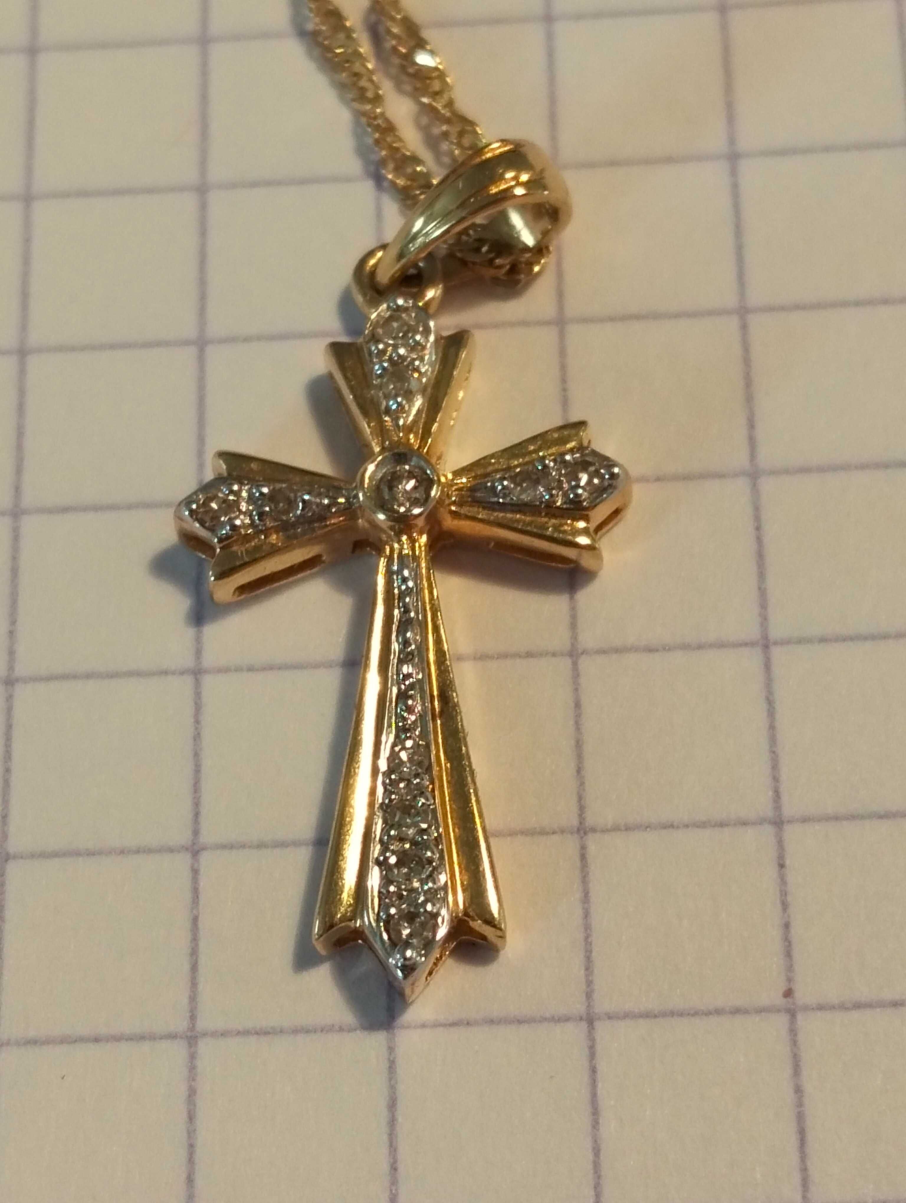 18 ct. Złoty krzyżyk z brylantami plus łańcuszek