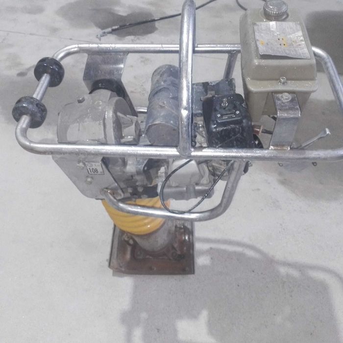 Saltitão compactador