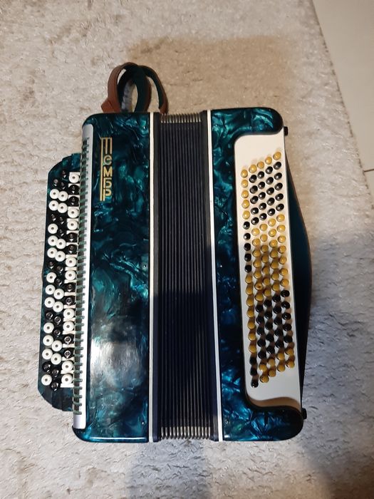 Продам .баян  .тембр.проминь .кремінне