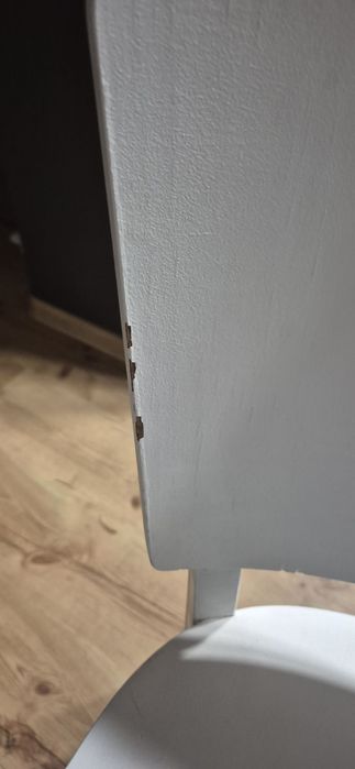 Krzesło białe drewniane