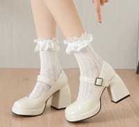 Туфлі білі товстий каблук , нові під ретро