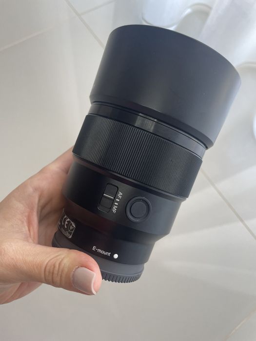 Sony alpha A6000 + lente objetiva 85mm 1.8