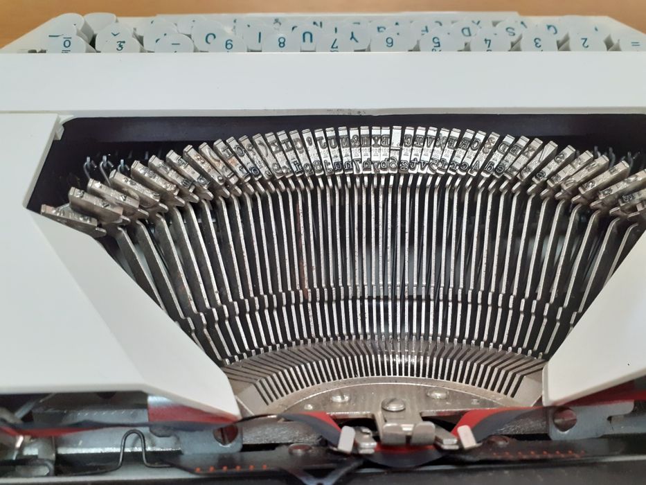 Máquina de escrever Contessa 2 Deluxe