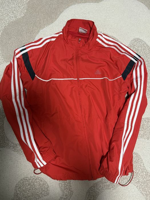 Костю adidas червоний