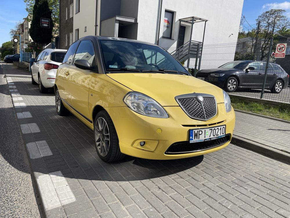 Lancia Ypsilon Sport MOMO DESIGN