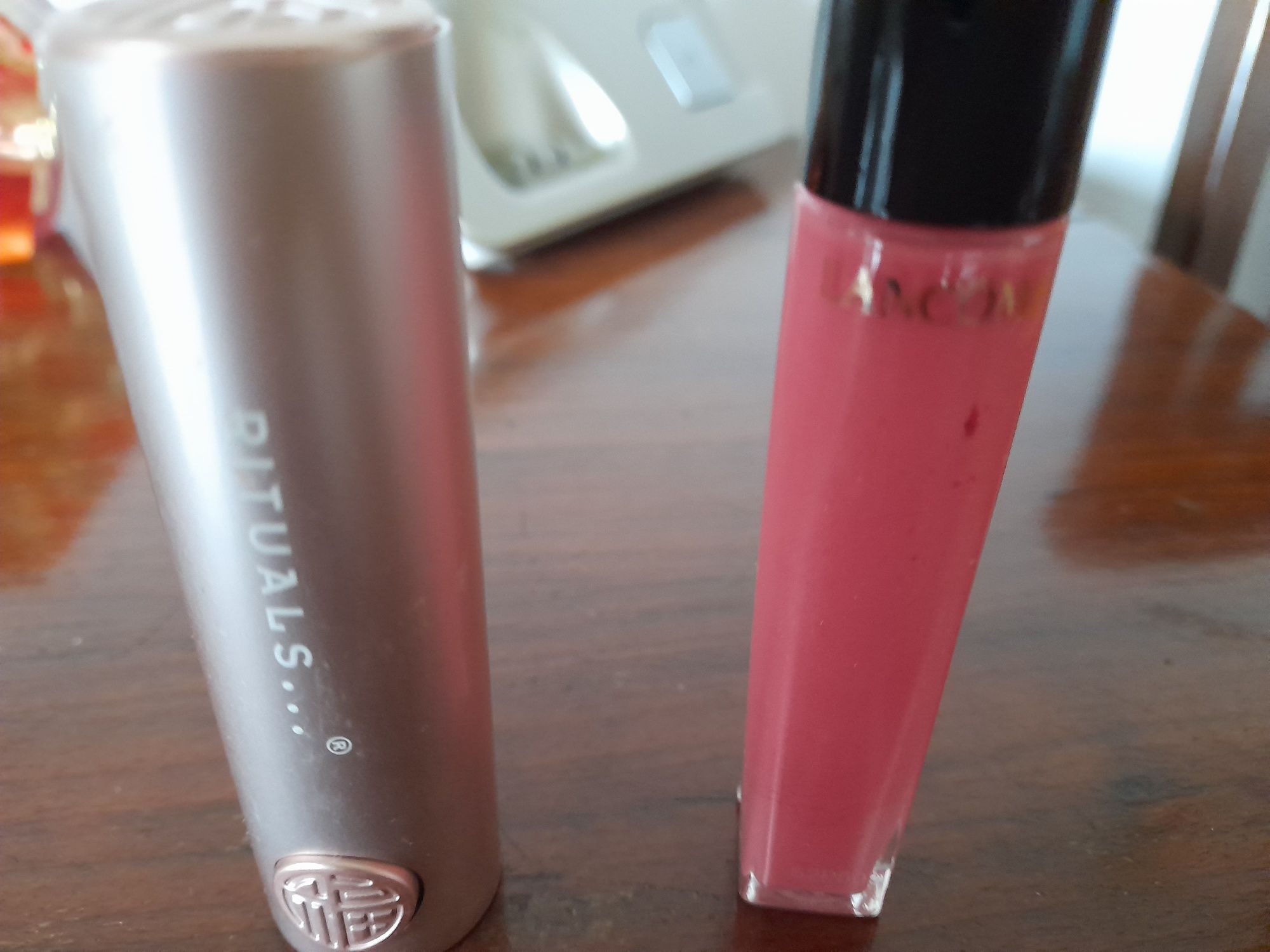 Lip gloss da Lancôme e batom hidratante da Rituals- novos