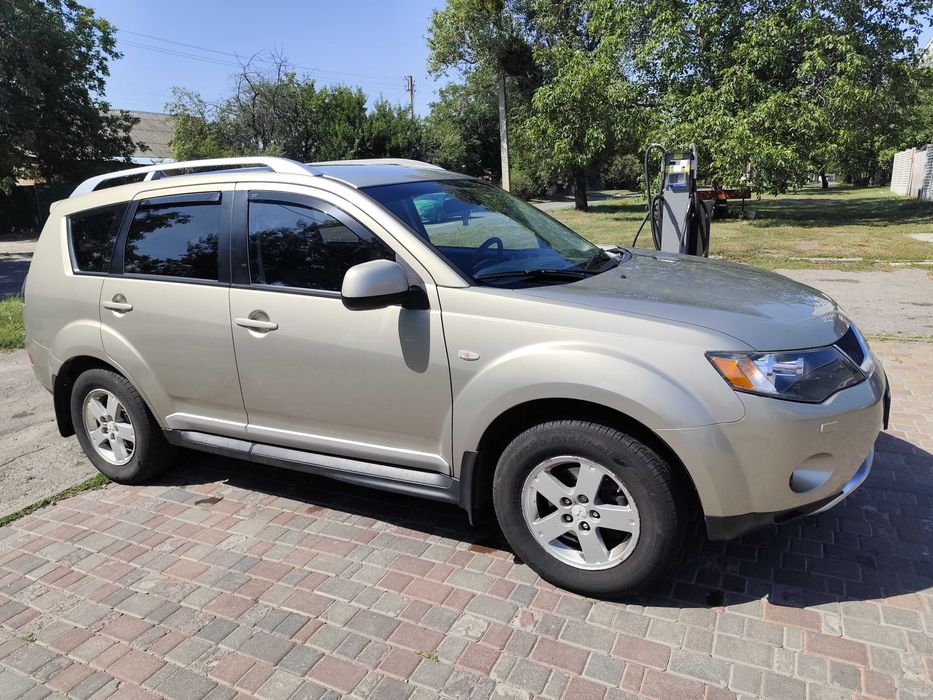 Продам  Mitsubishi OUTLANDER XL