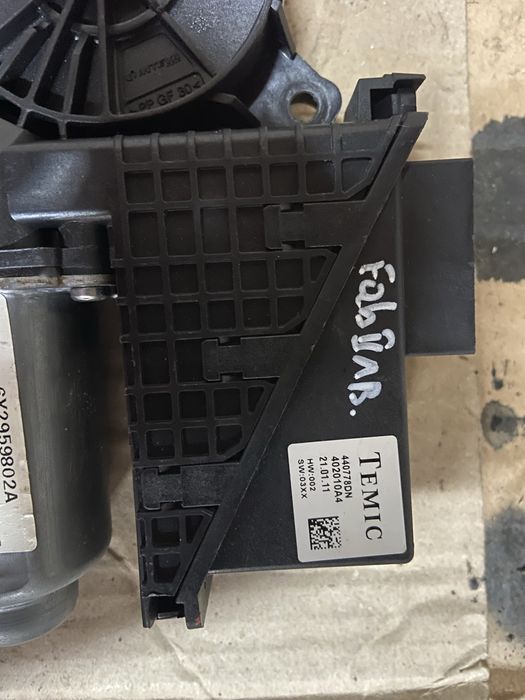 6y2959802 Мотор склопідйомника лівого fabia 2