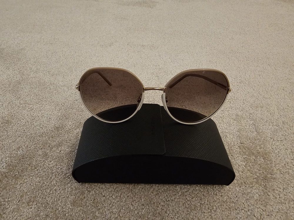 Oculos de sol Prada