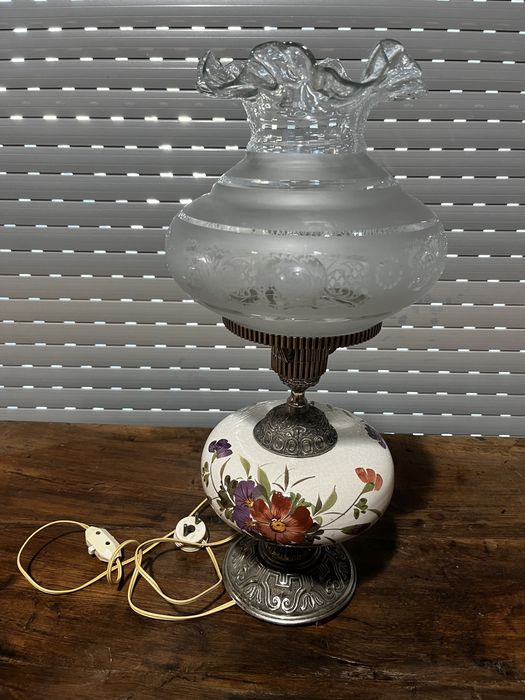Candeeiro antigo em porcelana pintado à mao