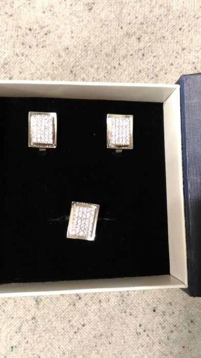 Набір срібних прикрас - нові сережки і перстень з фіанітами