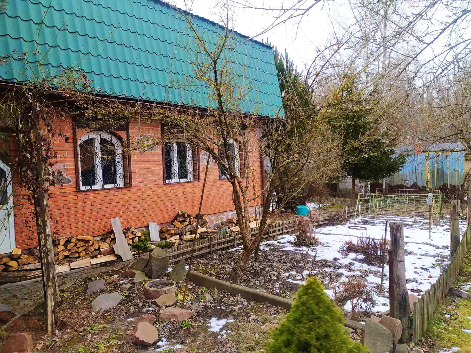 Продам будинок в с.Круглик,12 соток,камін,гараж,сауна,альтанка,сад