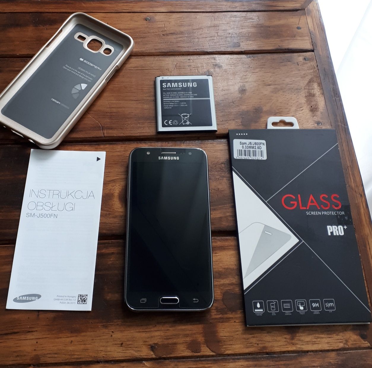 Komplet: smartfon Samsung Galaxy J5 SM-J500FN, plecki i 2 szkła hartow