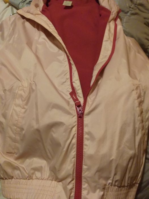 Casaco impermeável de menina.