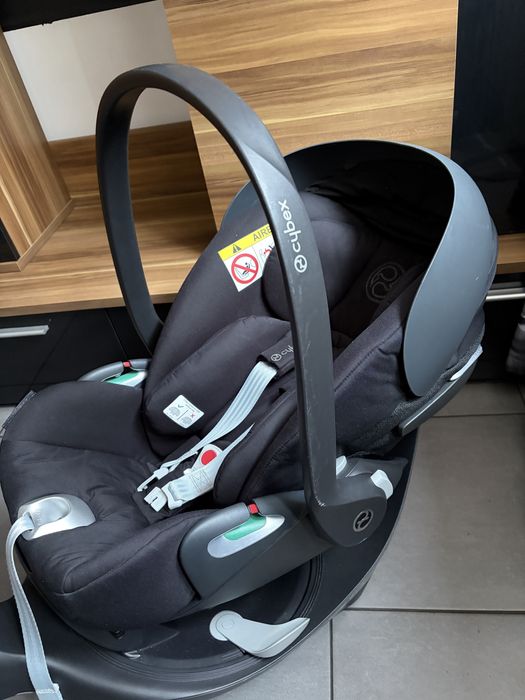 Fotelik Cybex z2 I-Size z bazą obrotową Deep Black