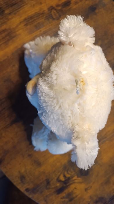 Pluszowy miś w szaliku w serduszka