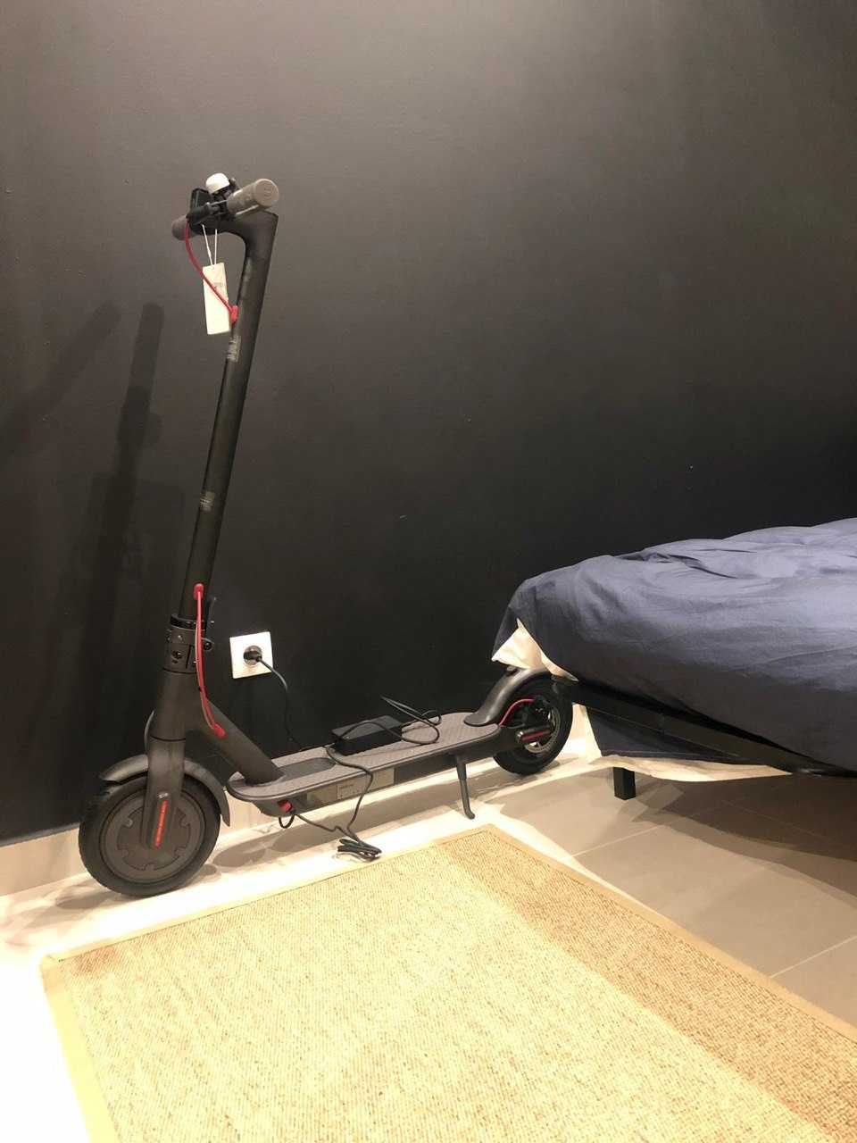 Електросамокат Xiaomi Mi Electric Scooter M365 Black