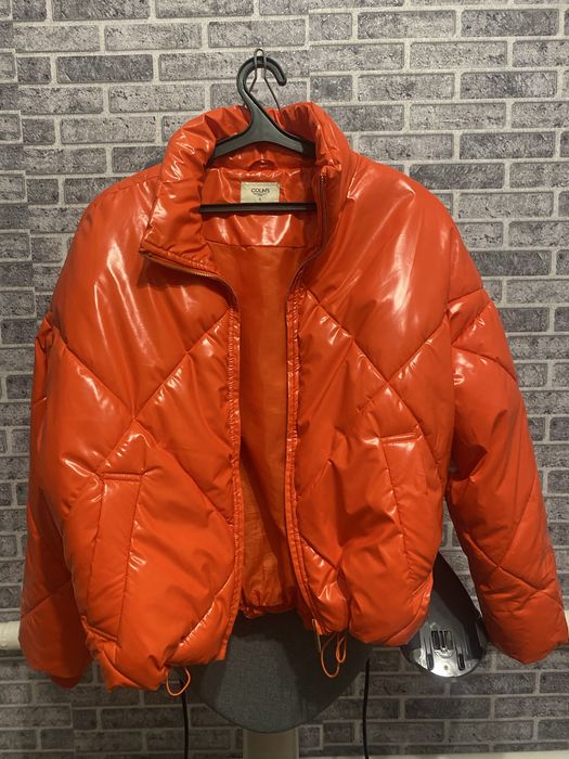 Яскрава куртка на осінь - весну