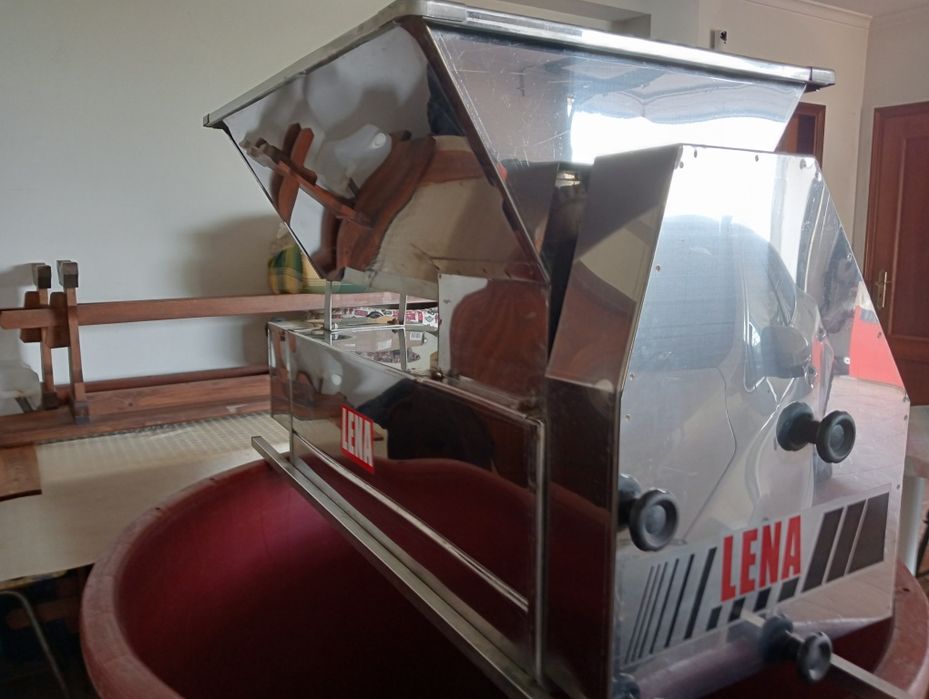 Esmagador/desemgaçador de uvas Lena 218 CR