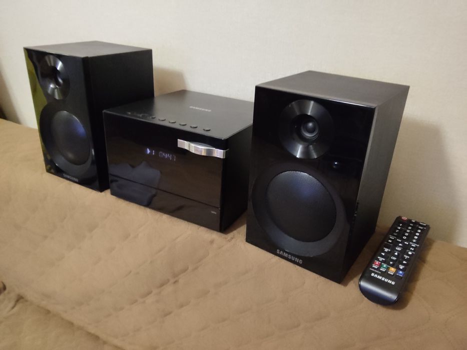 Домашний кинотеатр микро SAMSUNG  (DVD, Mp-3, USB, FM)