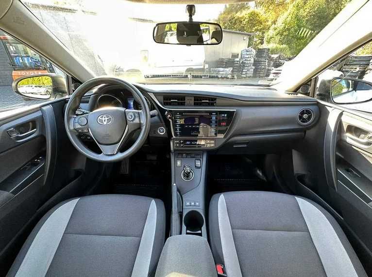 Wypożyczanie samochodu Wynajem auta Toyota Auris HYBRYDA AUTOMAT