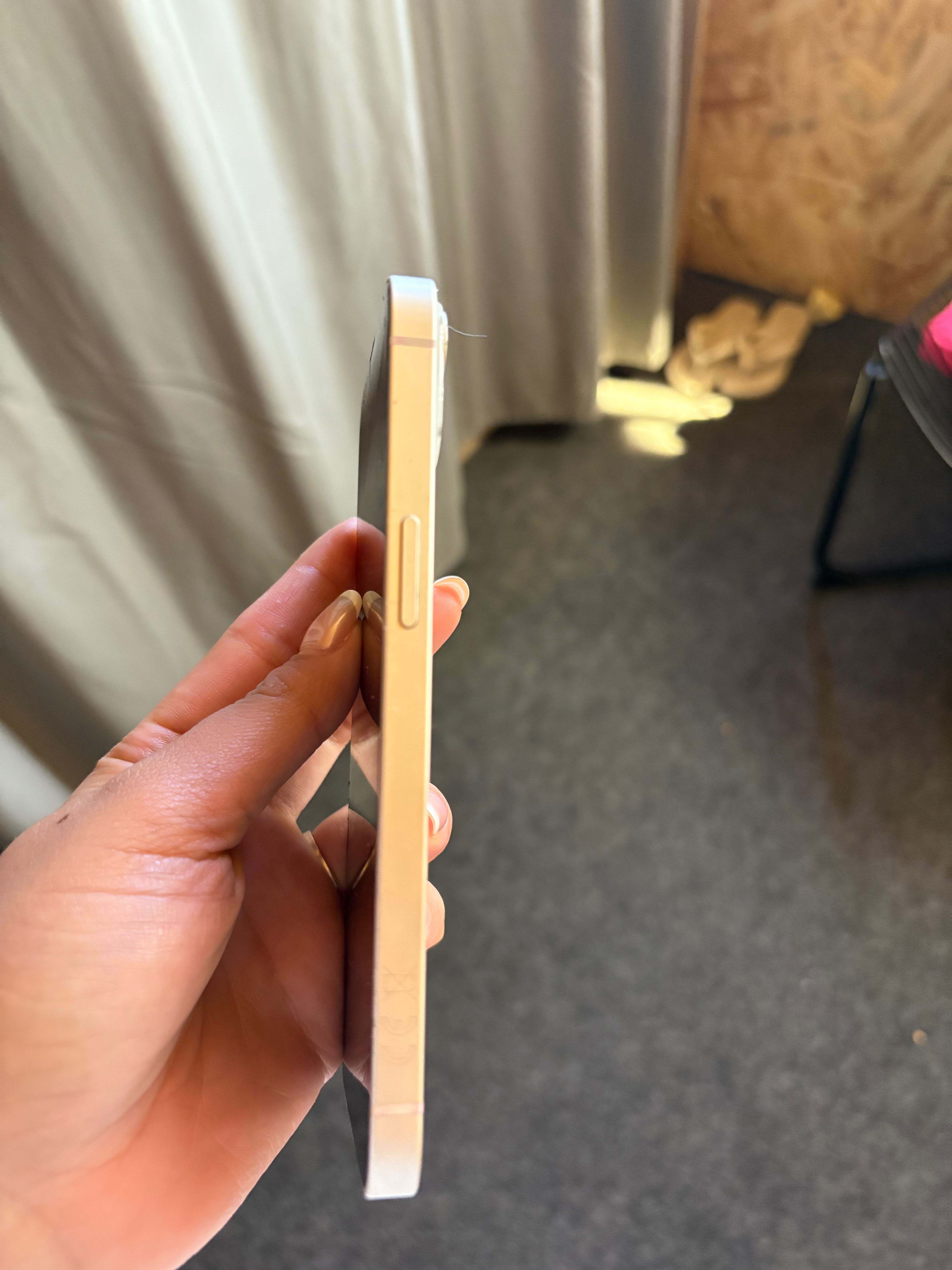 iPhone 13 256gb com ecrã partido