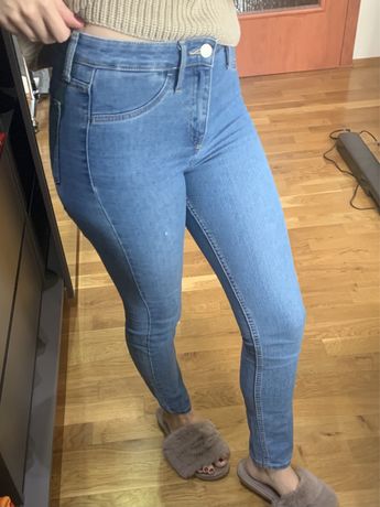 Jeansowe jasno niebieskie spodnie z H&M