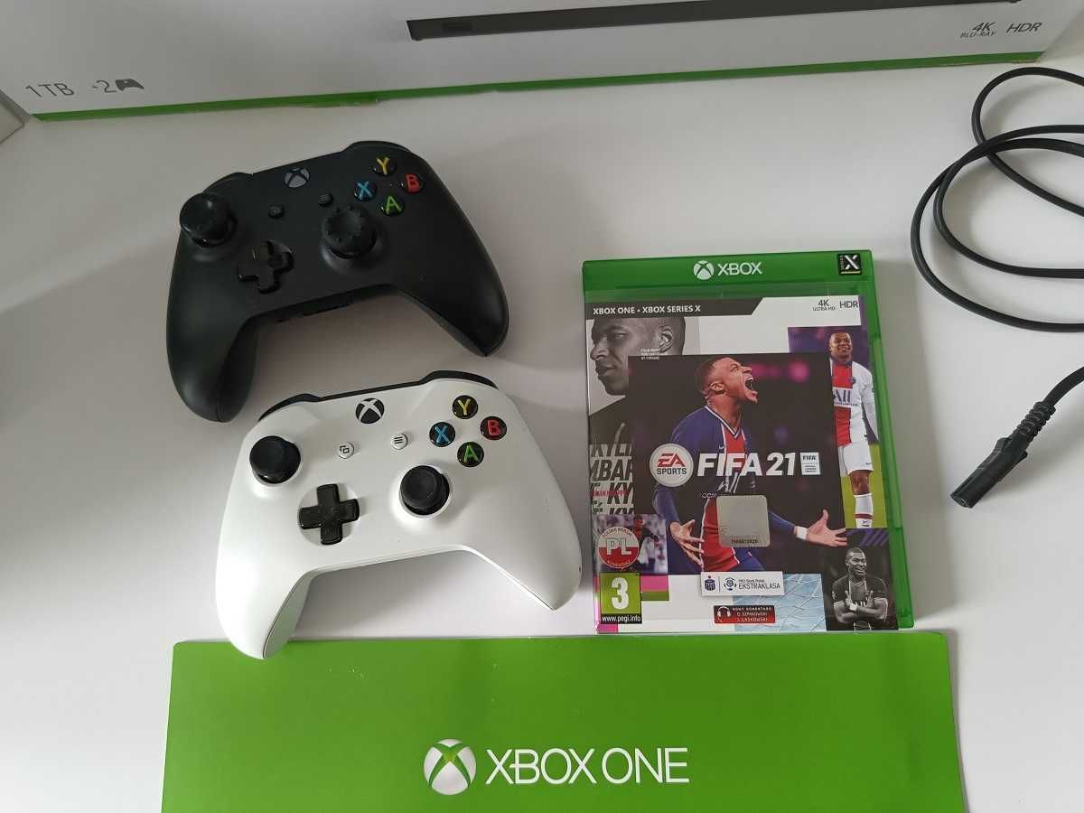 Konsola XBOX ONE -WHITE- 2 pady + gra FIFA 21